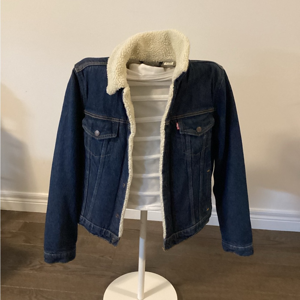 Levi’s jacket with Sherpa Lining - Picture 1 of 10